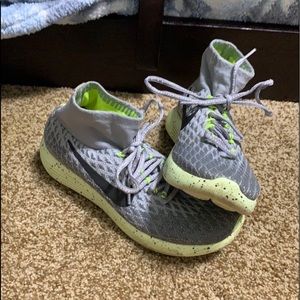 women’s running shoes